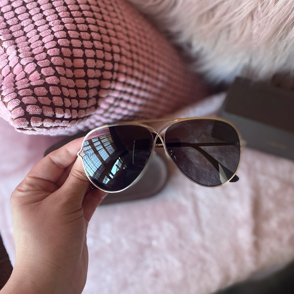 Tom Ford sunglasses 🖤 - Picture 3 of 8